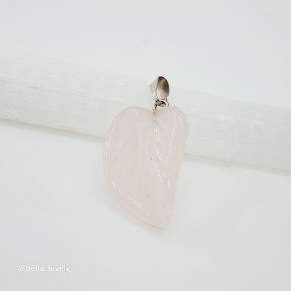 Carved Rose Quartz Leaf Pendant Hippie Cottagecore Healing Crystal 1.24" - Picture 3 of 3